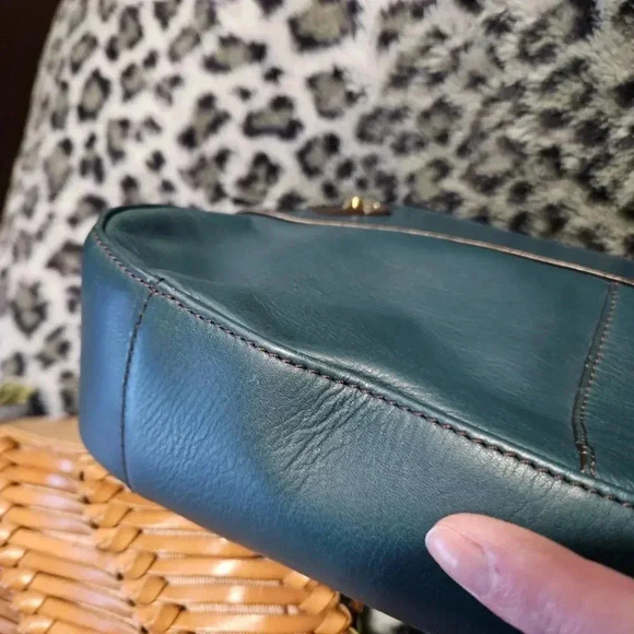 Etienne Aigner | Teal Leather Handbag with Gold Tone Hardware - Lots of pockets! - Picture 8 of 16